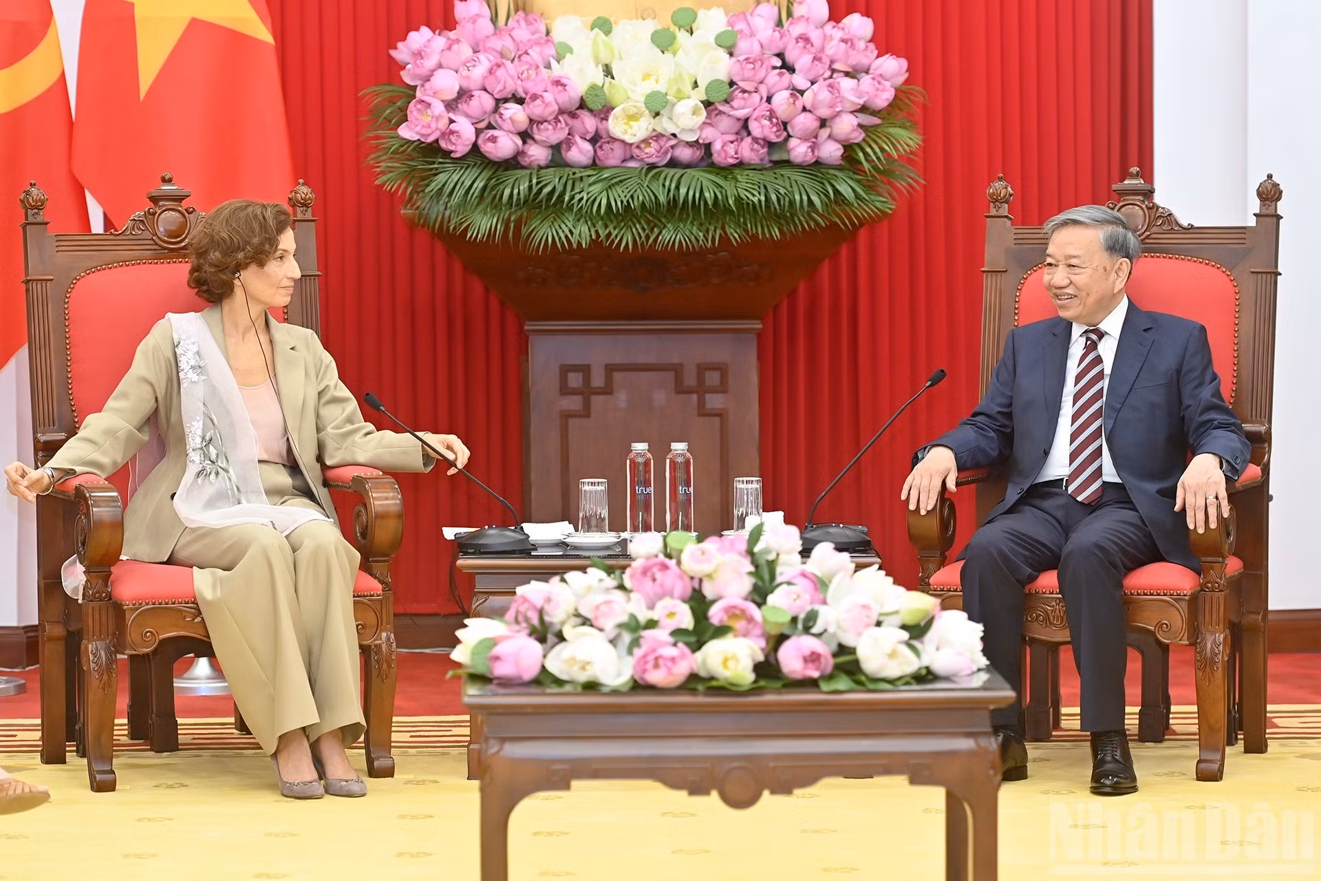 El líder partidista vietnamita recibe a la directora general de la Unesco, Audrey Azoulay.