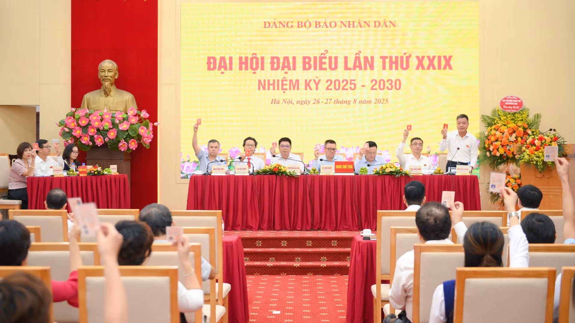 [Foto] Sesión preparatoria del XXIX Congreso del Comité del Partido del periódico Nhan Dan, período 2025-2030