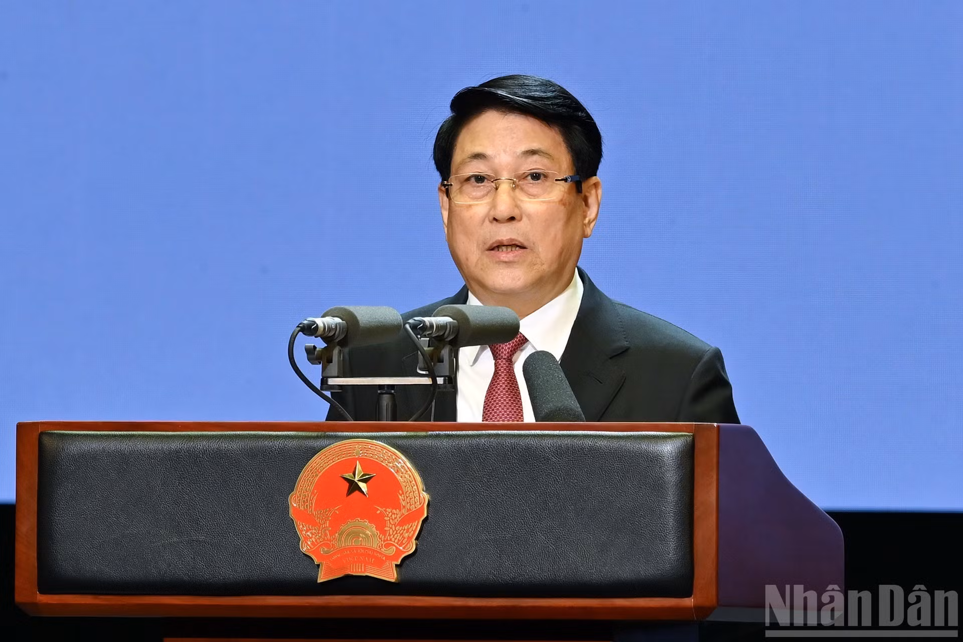 El presidente Luong Cuong pronuncia un discurso en la ceremonia.