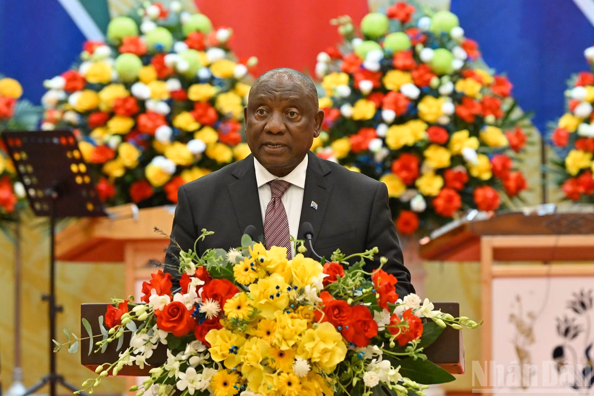 El presidente sudafricano Matamela Cyril Ramaphosa interviene en el banquete.