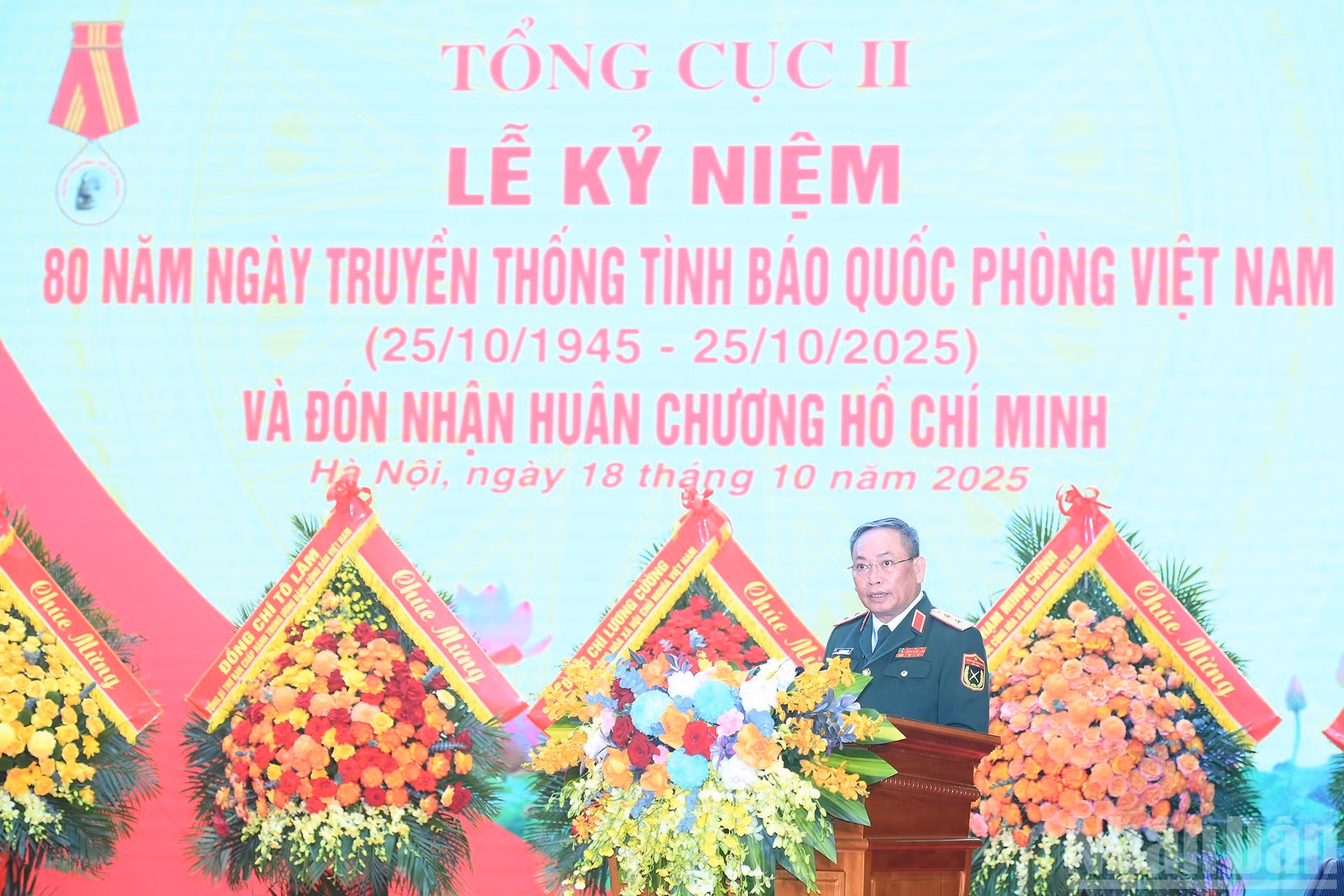 El teniente general Tran Cong Chinh, jefe del Departamento General II (Inteligencia Militar) del Ministerio de Defensa, pronuncia el discurso.