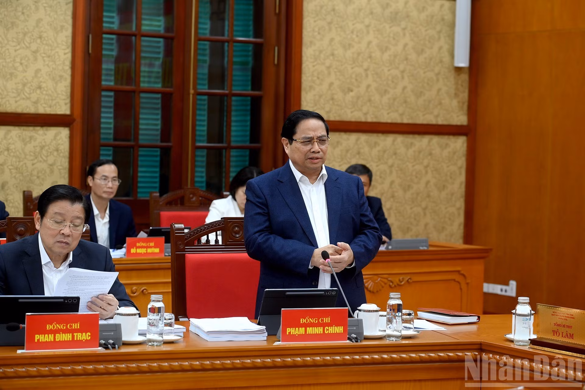 El primer ministro Pham Minh Chinh interviene en la reunión