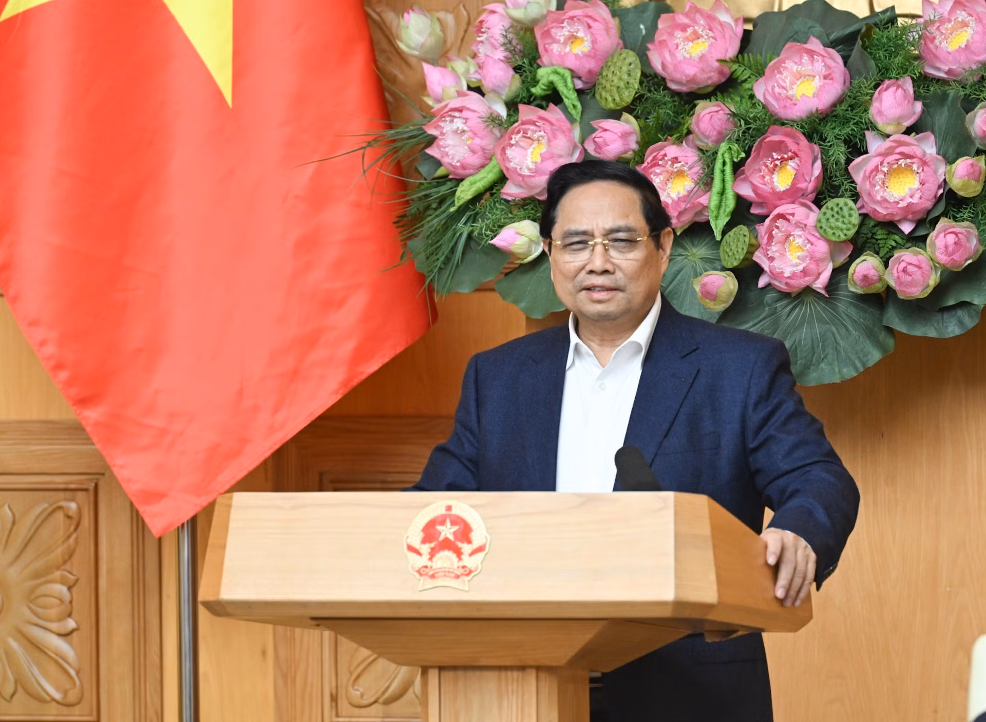 El primer ministro Pham Minh Chinh pronuncia un discurso de orientación en la conferencia.