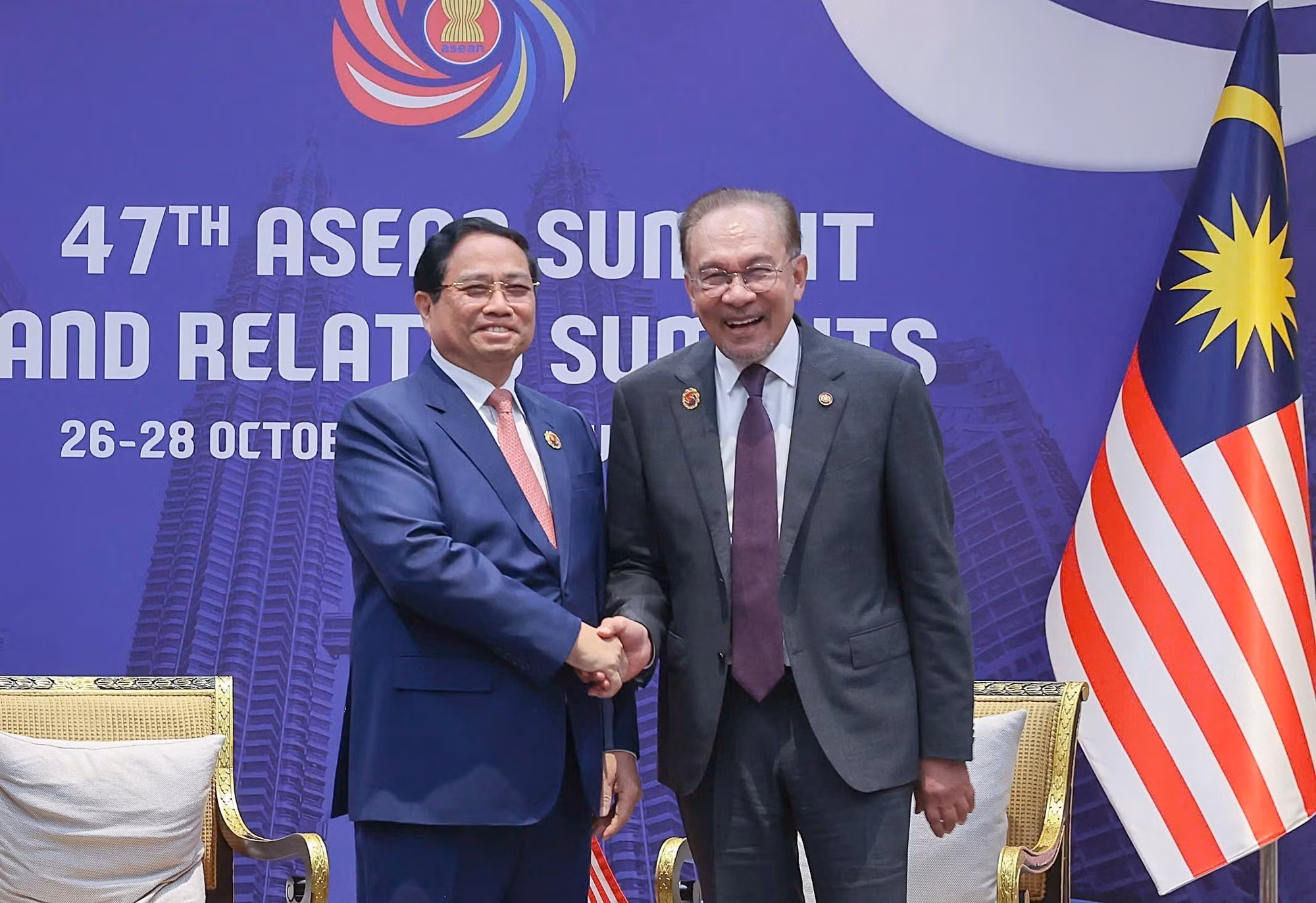 Pham Minh Chinh y Anwar Ibrahim en la cita. (Foto: VNA)