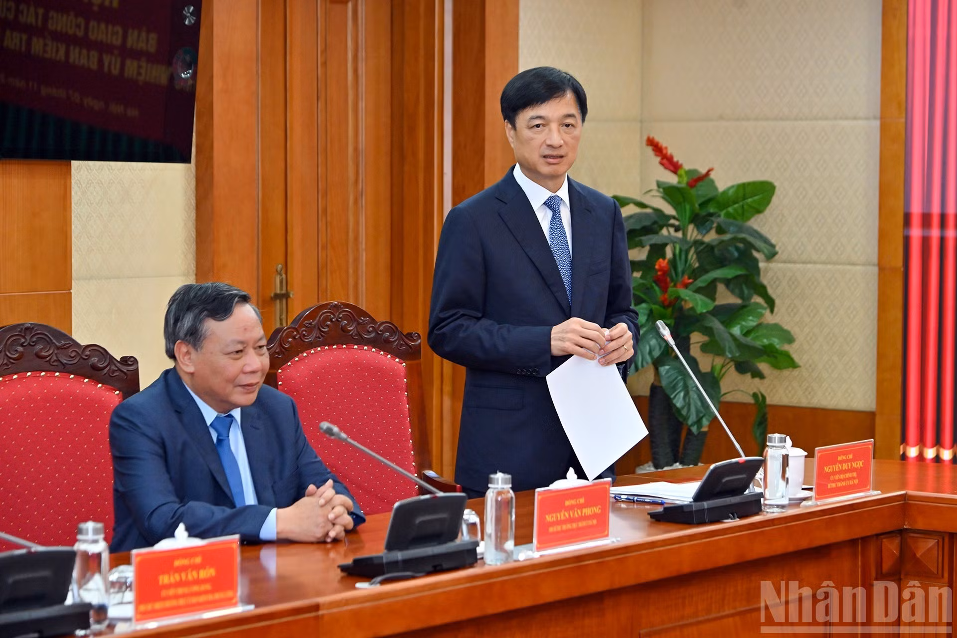 El secretario del Comité del Partido de Hanói, Nguyen Duy Ngoc, pronuncia un discurso en el evento.