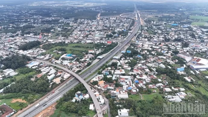 Foto: Autopista Ciudad Ho Chi Minh-Long Thanh-Dau Giay, tramo que cruza la comuna de Long Thanh