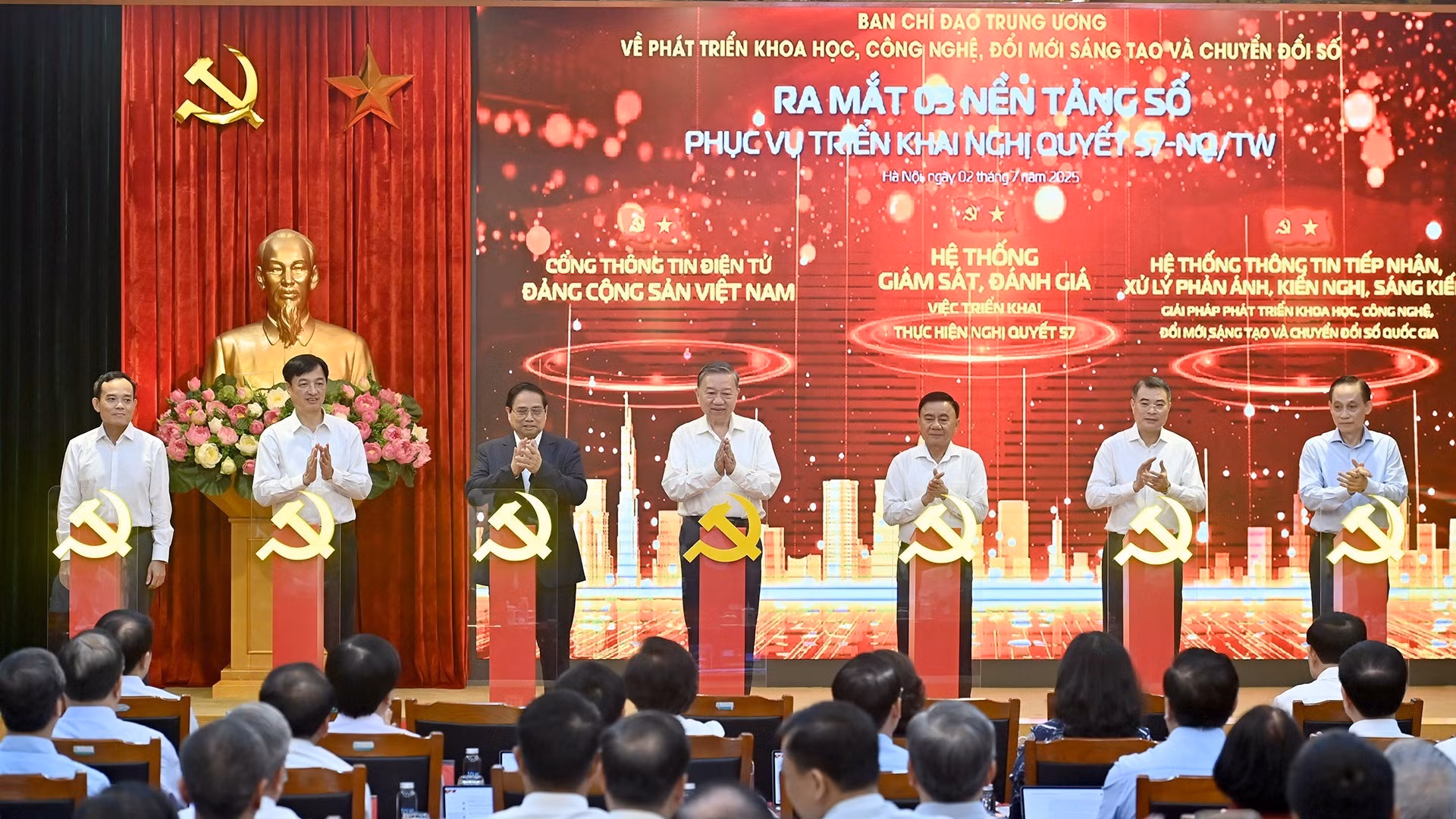 [Foto] Líder partidista vietnamita asiste a lanzamiento de tres plataformas digitales para implementación de Resolución 57-NQ/TW