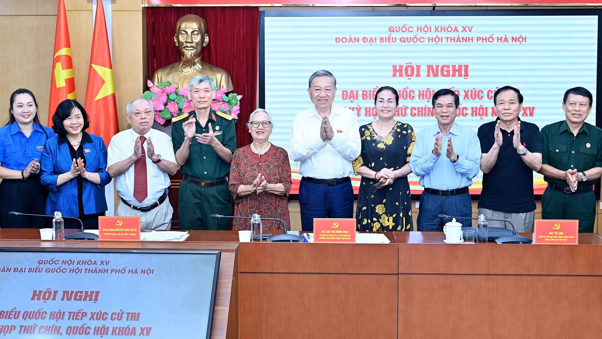 [Foto] Líder partidista vietnamita se reúne con votantes de Hanói 