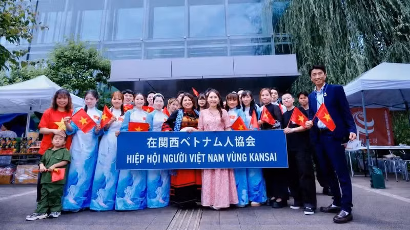 La Asociación de Vietnamitas de la región de Kansai participa en el Festival Asiático de Gastronomía y Cultura. (Foto: Nhan Dan)