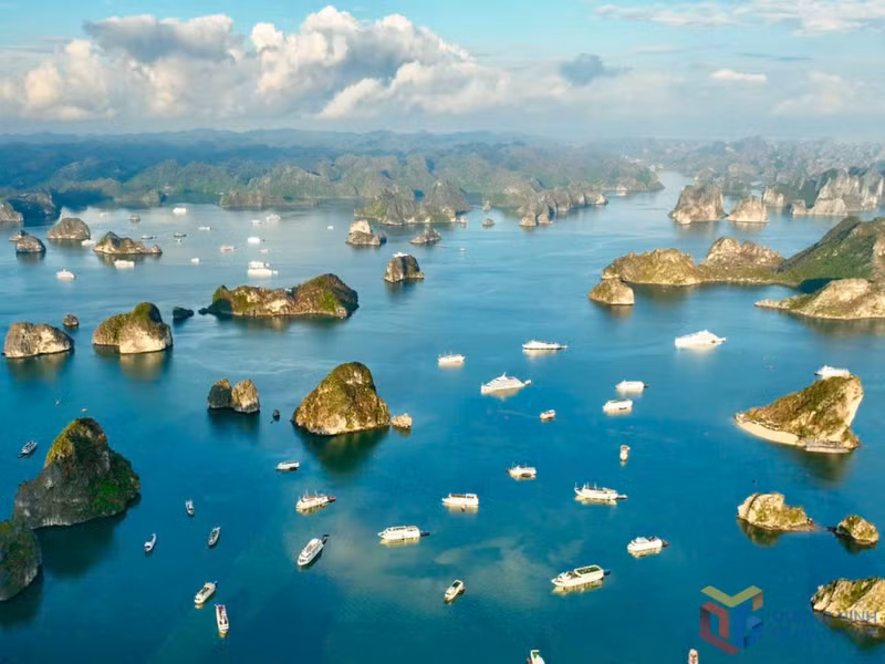 Nadie puede sustraerse al encanto de la bahía de Ha Long.