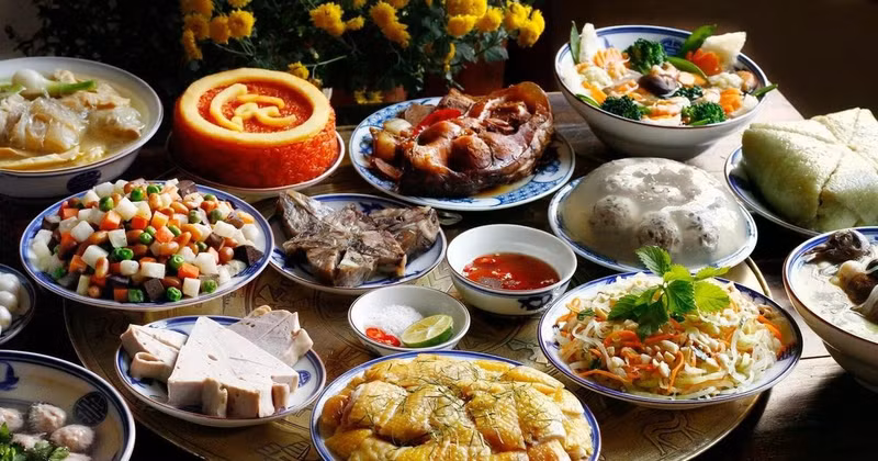 Con la llegada del Tet (Año Nuevo Lunar), los videos que muestran cómo preparar los festines tradicionales del Tet reciben cada vez más "like" y comentarios. (Foto: tienphong.vn)