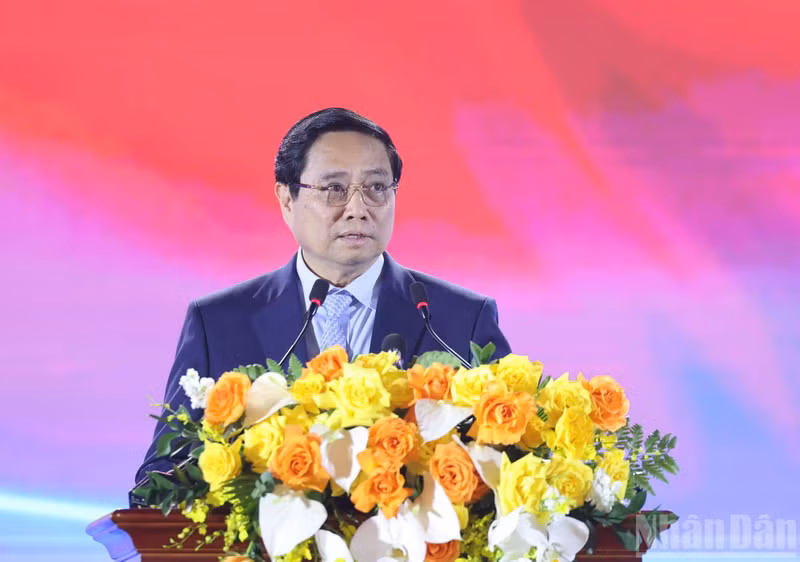El primer ministro Pham Minh Chinh habla en la cita.
