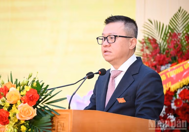 Le Quoc Minh, miembro del Comité Central del PCV, secretario del Comité partidista y presidente-editor de Nhan Dan, subjefe de la Comisión de Propaganda y Movilización de Masas del Comité Central del PCV, y presidente de la Asociación de Periodistas del país, habla en la cita.