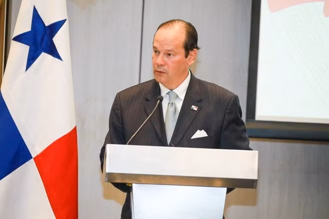El ministro de Relaciones Exteriores de Panamá, Javier Martínez-Acha Vásquez, habla en el evento. (Foto: VNA)