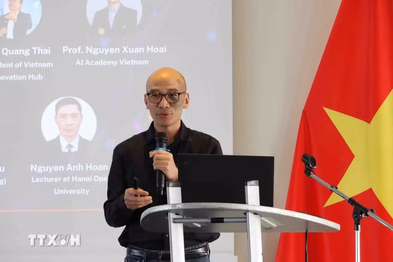 Nguyen Duy Cu, vicepresidente de la Asociación de Intelectuales Vietnamitas en Bélgica y Luxemburgo (ViLaB), en la entrevista. (Foto: VNA)
