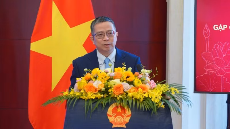 Pham Thanh Binh, embajador de Vietnam en China, habla en la cita. (Foto: Nhan Dan)