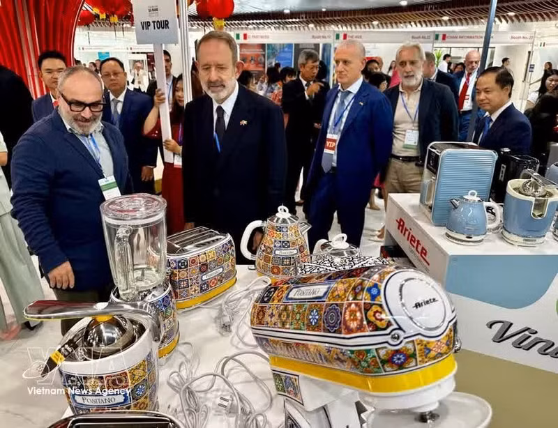 Productos italianos en exhibición durante los "Italian Days" y la "Italian Expo" en la ciudad de Da Nang en 2025. (Foto ilustrativa: VNA)