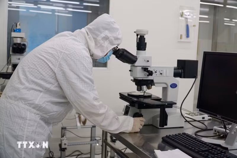 El laboratorio de tecnología de semiconductores del Centro de Investigación y Desarrollo del Parque de Alta Tecnología de Ciudad Ho Chi Minh cuenta con instalaciones modernas. (Foto: VNA)