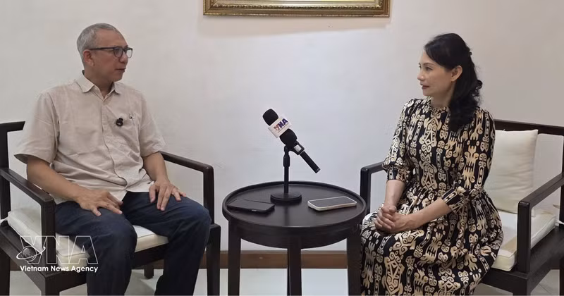 Beni Sukadis, coordinador sénior del Instituto Indonesio de Estudios de Defensa y Estrategia (LESPERSSI), durante una entrevista concedida a la Agencia Vietnamita de Noticias (VNA) en Indonesia. (Foto: VNA)