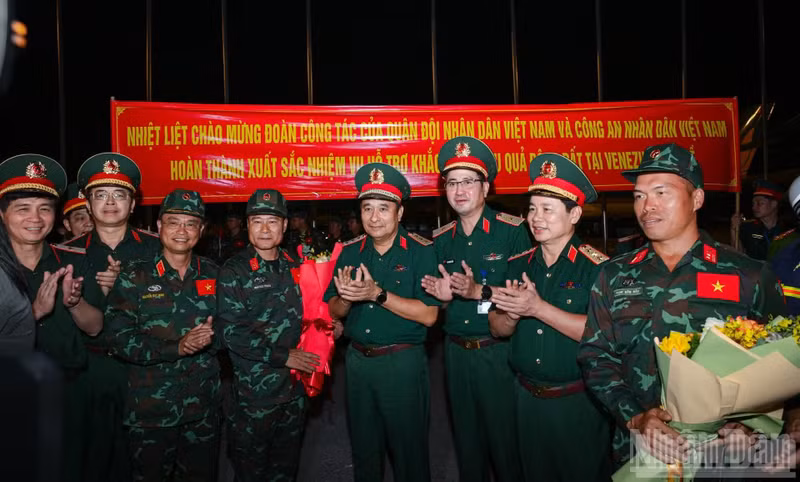 El contingente de búsqueda y salvamento del Ejército Popular de Vietnam regresa a su Patria tras completar una compleja misión humanitaria en Venezuela. (Foto: Nhan Dan)