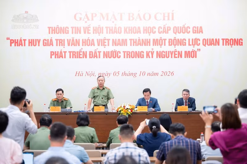 En la rueda de prensa. (Foto: quochoi.vn)