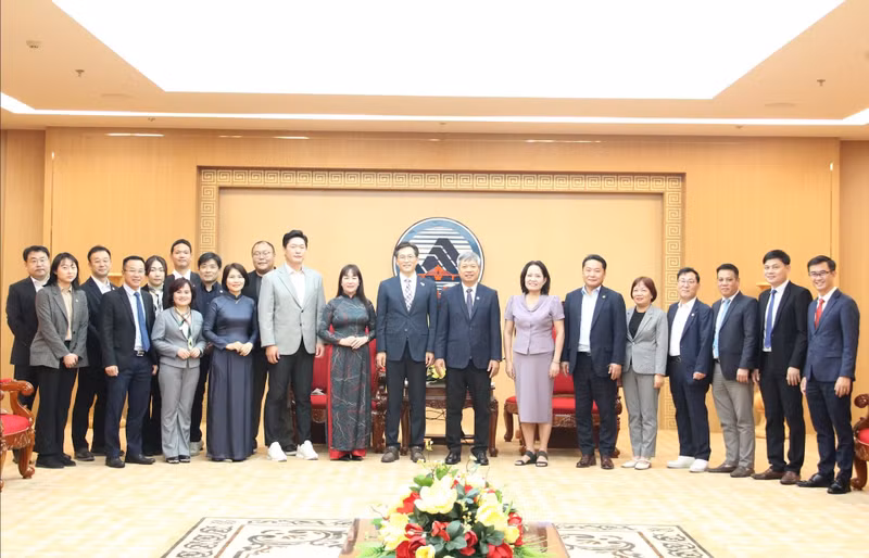 Participantes en el encuentro (Foto: baodanang.vn)