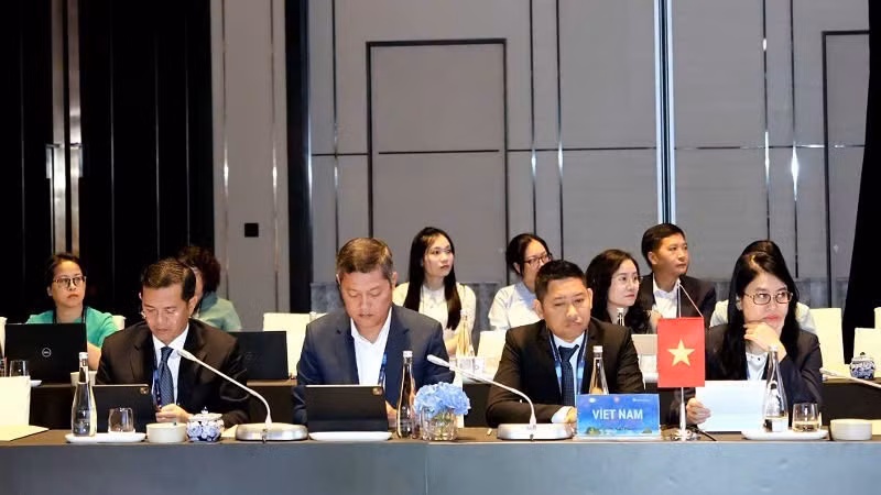 Representantes del Banco Estatal de Vietnam en el evento.