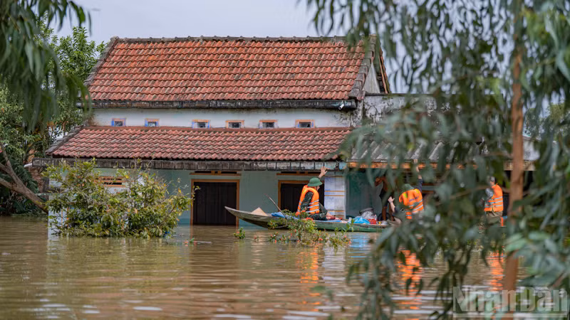 Más de 22 mil personas evacuadas por las inundaciones en el centro de Vietnam (Foto: Nhan Dan)