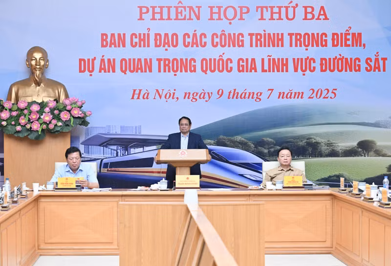 El primer ministro vietnamita, Pham Minh Chinh, preside la reunión.