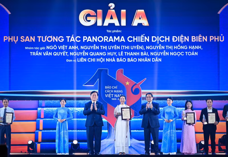 La obra Suplemento interactivo Panorama de la campaña de Dien Bien Phu del periódico Nhan Dan recibe el Premio A.