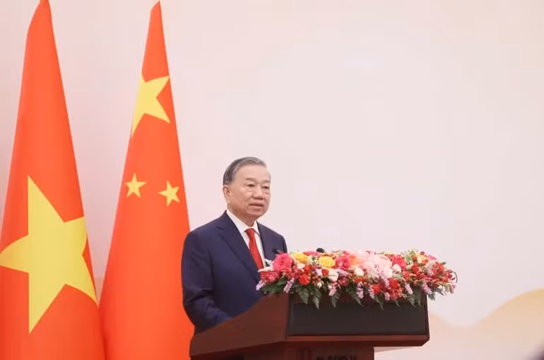 El secretario general del Partido Comunista de Vietnam y presidente de la República, To Lam, habla en la cita. (Foto: VNA)