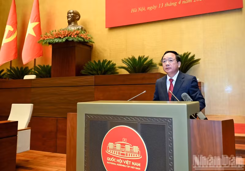 El miembro del Buró Político, secretario del Comité Central del Partido Comunista de Vietnam y jefe de su Comisión de Propaganda y Movilización de Masas, Trinh Van Quyet, en la conferencia. (Foto: Nhan Dan)