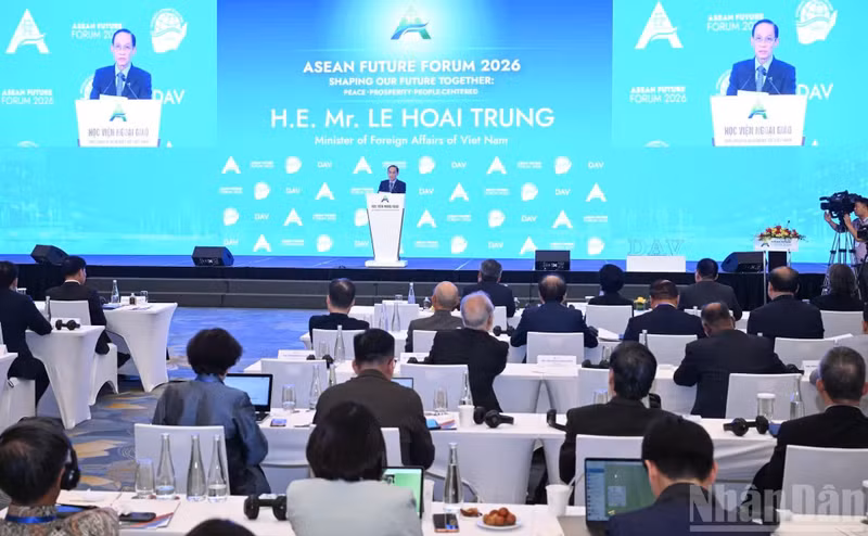 El ministro de Relaciones Exteriores de Vietnam, Le Hoai Trung, habla en el evento. (Foto: Nhan Dan)