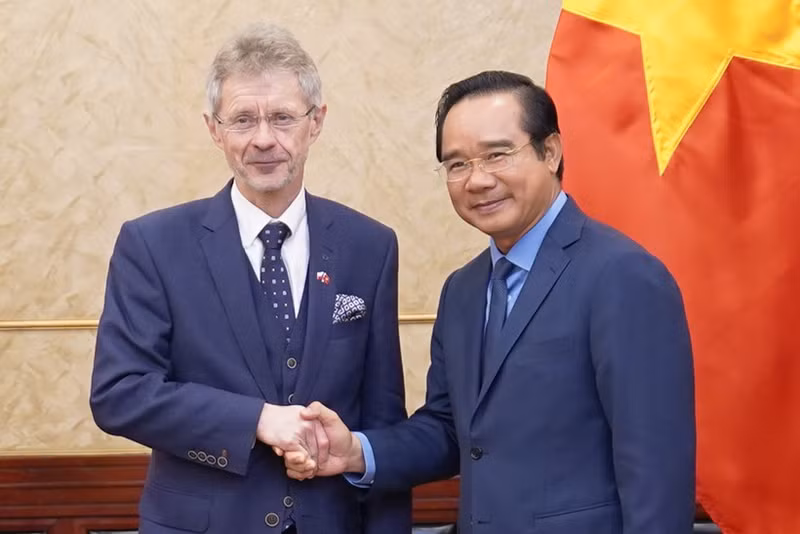 El presidente del Comité Popular de Ciudad Ho Chi Minh, Nguyen Van Duoc (derecha), se reúne con el titular del Senado de la República Checa, Milos Vystrcil. (Foto: nld.com.vn)