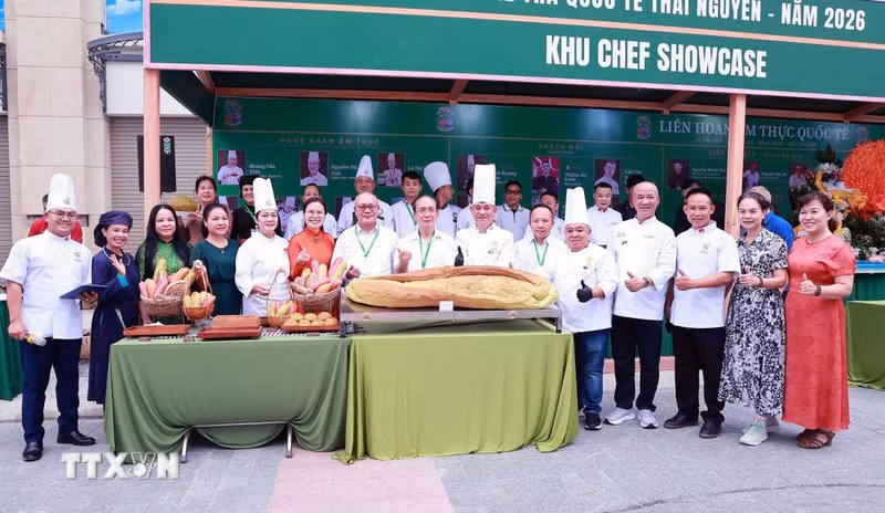 La actividad presenta 30 platos elaborados con ingredientes y productos derivados de la planta del té de Thai Nguyen (Foto: VNA)