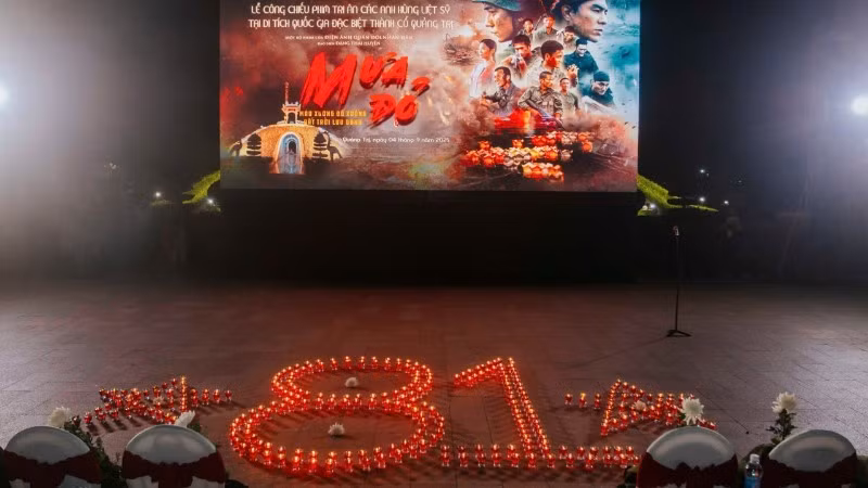 'Lluvia Roja' se proyecta en la Ciudadela Antigua de Quang Tri en homenaje a los soldados caídos (Foto: Nhan Dan)