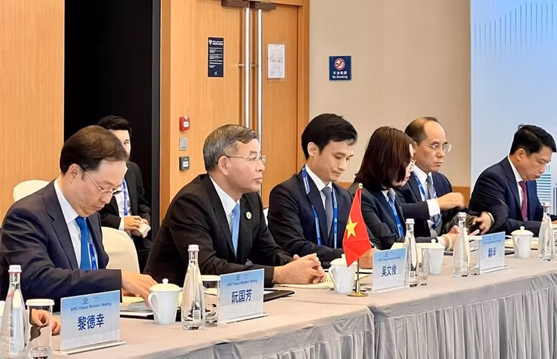El ministro Ngo Van Tuan en la sesión de trabajo. (Foto: Ministerio de Finanzas)