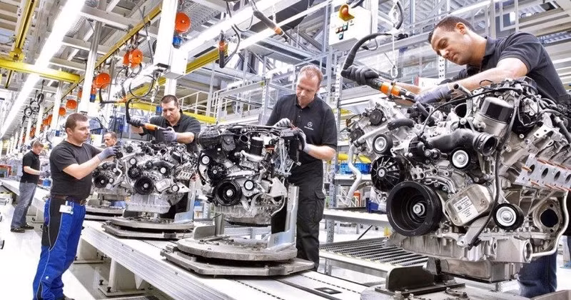 Línea de producción de automóviles en Polonia.