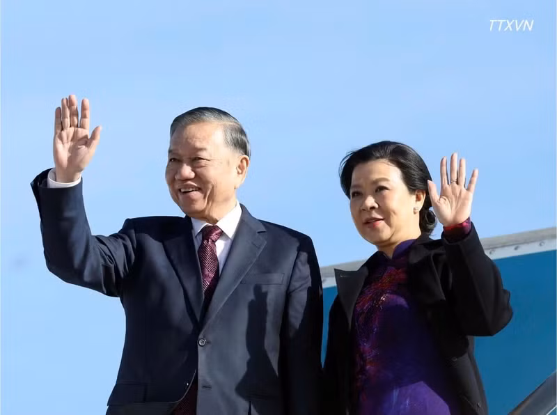 El secretario general del Partido Comunista y presidente de Vietnam, To Lam, y su esposa parten de Bruselas tras concluir con éxito su visita oficial a la Unión Europea y a Bélgica. (Foto: VNA)