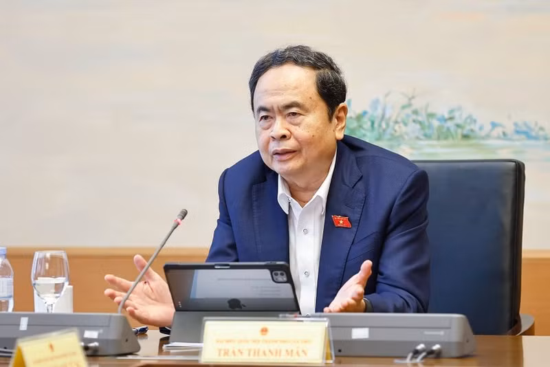 El presidente de la Asamblea Nacional, Tran Thanh Man, habla en la reunión. (Foto: VNA)