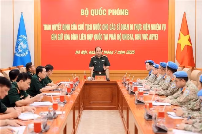 El coronel general Phung Si Tan, subjefe del Estado Mayor General del Ejército Popular de Vietnam, interviene en el evento (Foto: VNA)