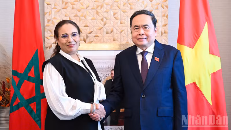 El presidente de la Asamblea Nacional de Vietnam, Tran Thanh Man y Lubna Srhiri, jefa del Grupo Parlamentario de Amistad Marruecos-Vietnam. (Foto: Nhan Dan)