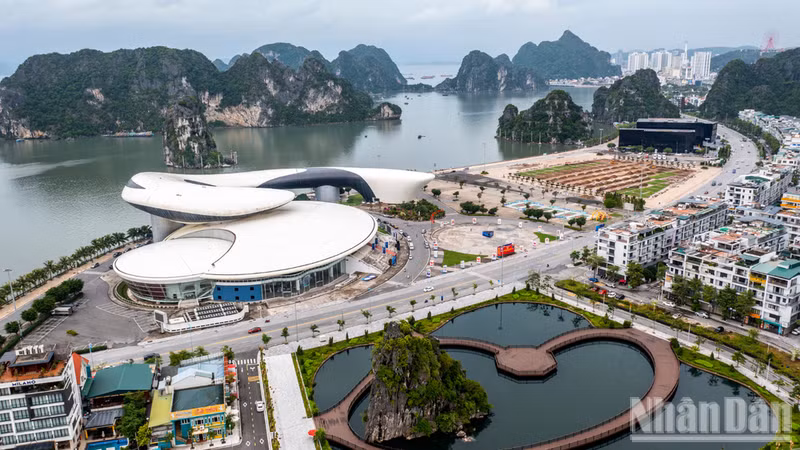 Una vista de la ciudad de Ha Long, provincia de Quang Ninh. (Foto: Nhan Dan)