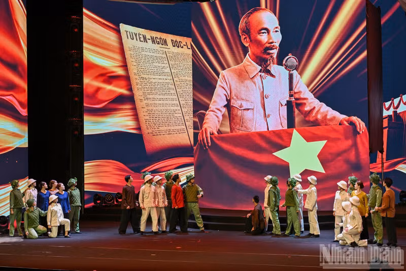 La XI edición del programa político-artístico “Estrella de la Independencia” 2026. (Foto: Nhan Dan)