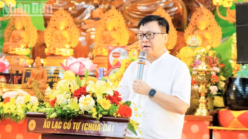 Le Quoc Minh, miembro del Comité Central del PCV, presidente-editor del periódico Nhan Dan, subjefe de la Comisión de Propaganda del Comité Central del PCV y presidente de la Asociación de Periodistas de Vietnam, habla en la cita.