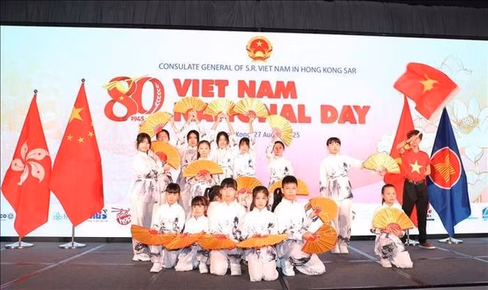 Una actuación del grupo Ruby's Dance Crew durante la celebración del Día Nacional de Vietnam en Hong Kong (China). Foto: VNA