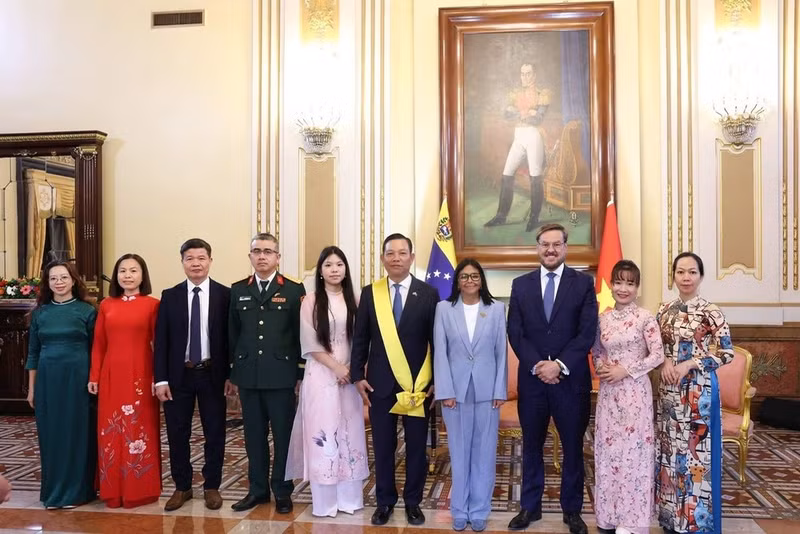 Delegados en el acto. (Foto: Embajada de Vietnam en Venezuela)