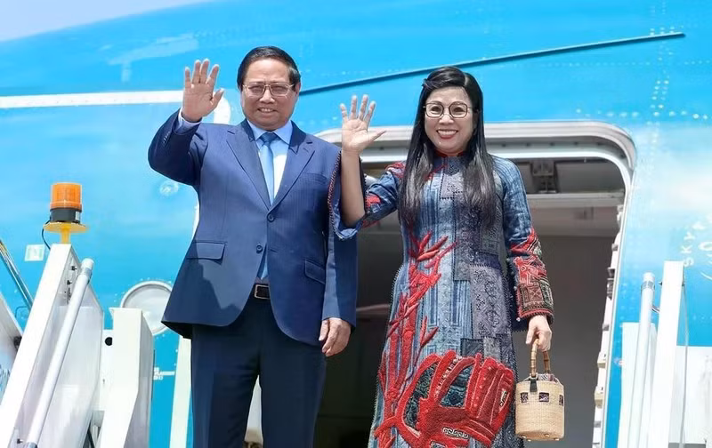 El primer ministro de Vietnam, Pham Minh Chinh, y su esposa (Foto: VNA)