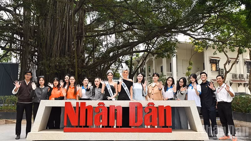 Top 2 Miss Cosmo 2025: Impresionadas por la historia, el desarrollo y el prestigio del periódico Nhan Dan