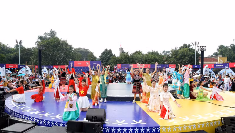 La primera edición del Festival Cultural Mundial de Hanói. (Foto: hanoimoi.vn)
